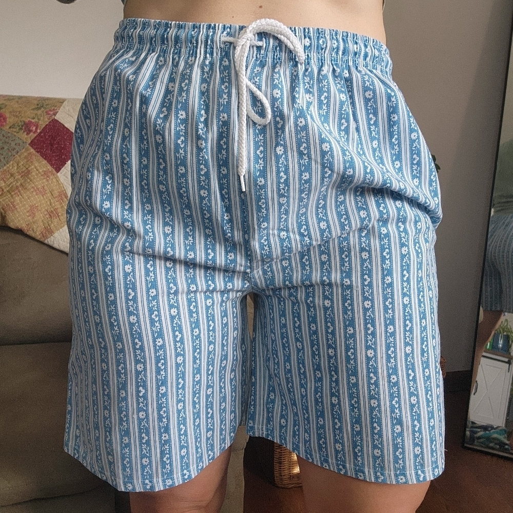 Vintage High Rise Floral Shorts Size Medium